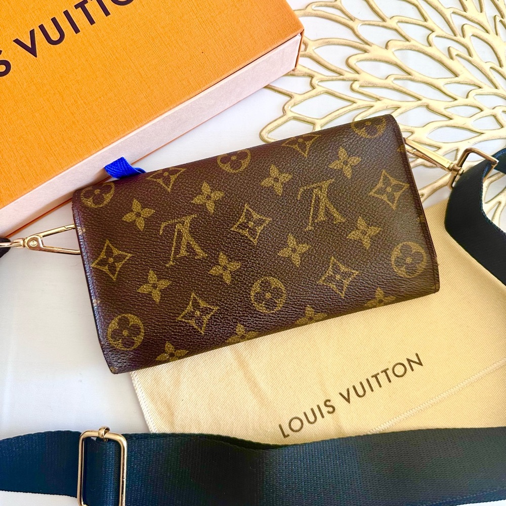 Louis Vuitton Monogram Sarah Wallet - Picture 12 of 14